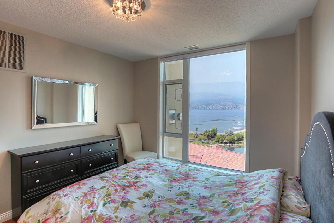 Sunset Waterfront Resort By Kelownacondorentals Ngoại thất bức ảnh